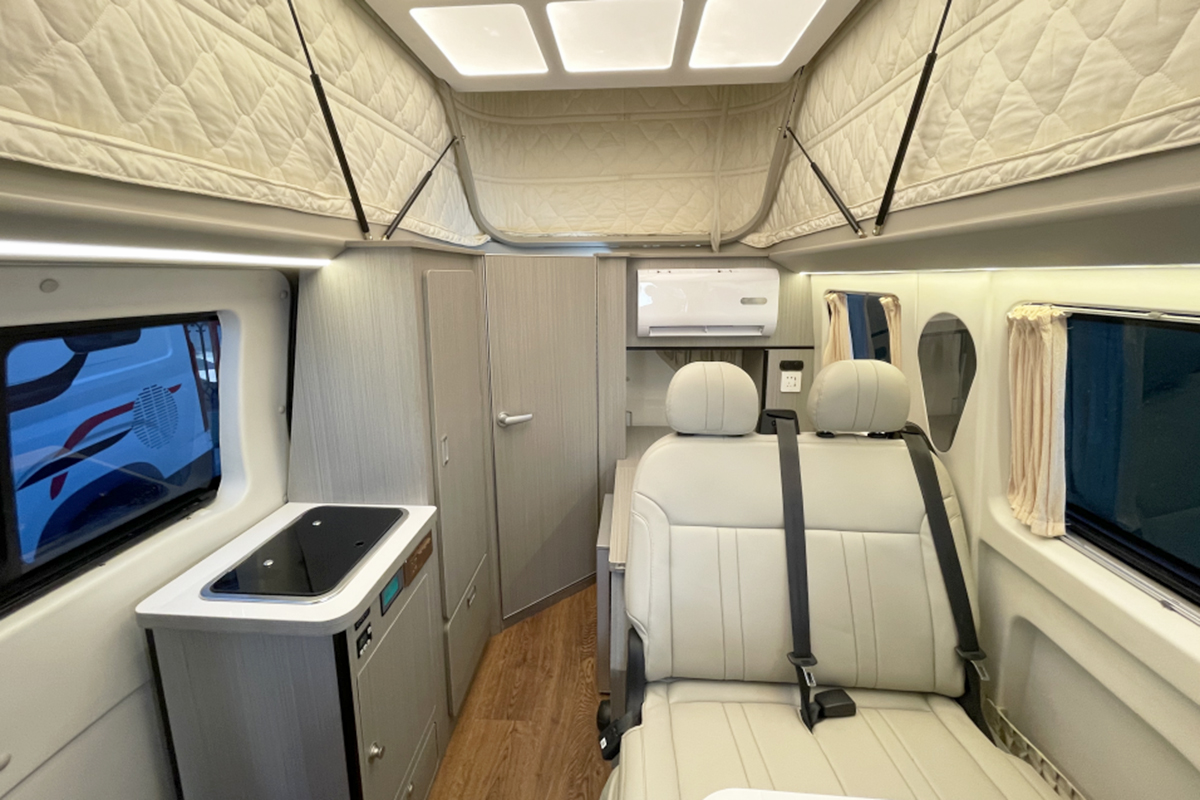 升顶b型房车可睡六人,升顶4座旅居车