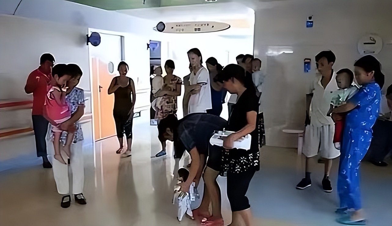 袖珍女孩梁小小出生日期,袖珍女孩梁小小现在长大的样子