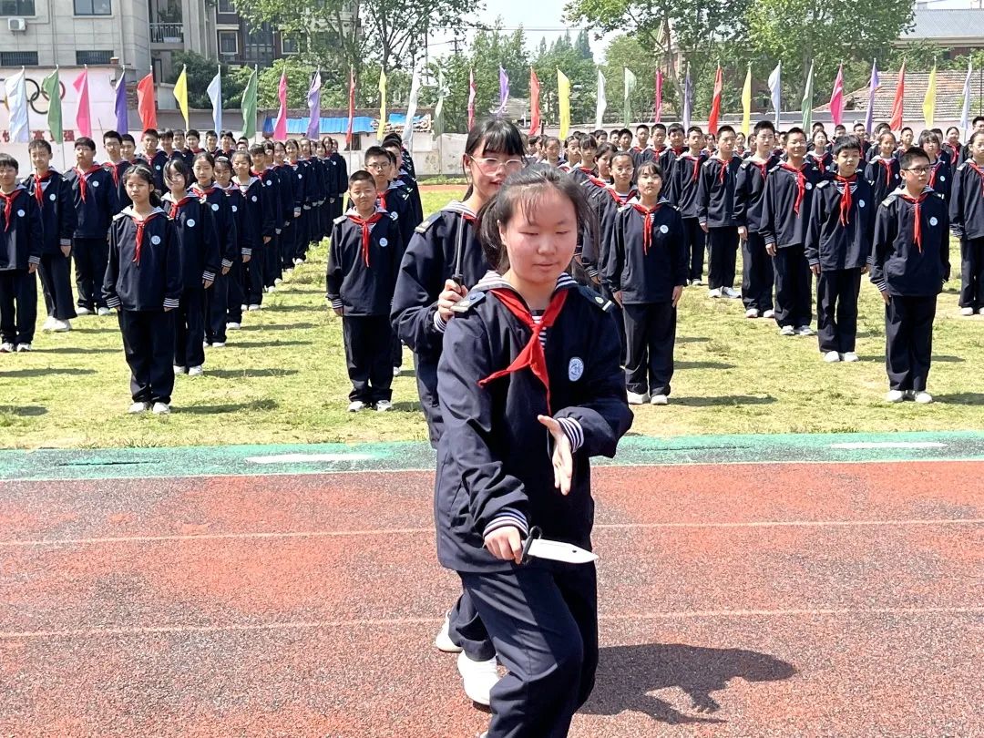 国防教育特色学校荣誉称号,获评国家国防教育示范校