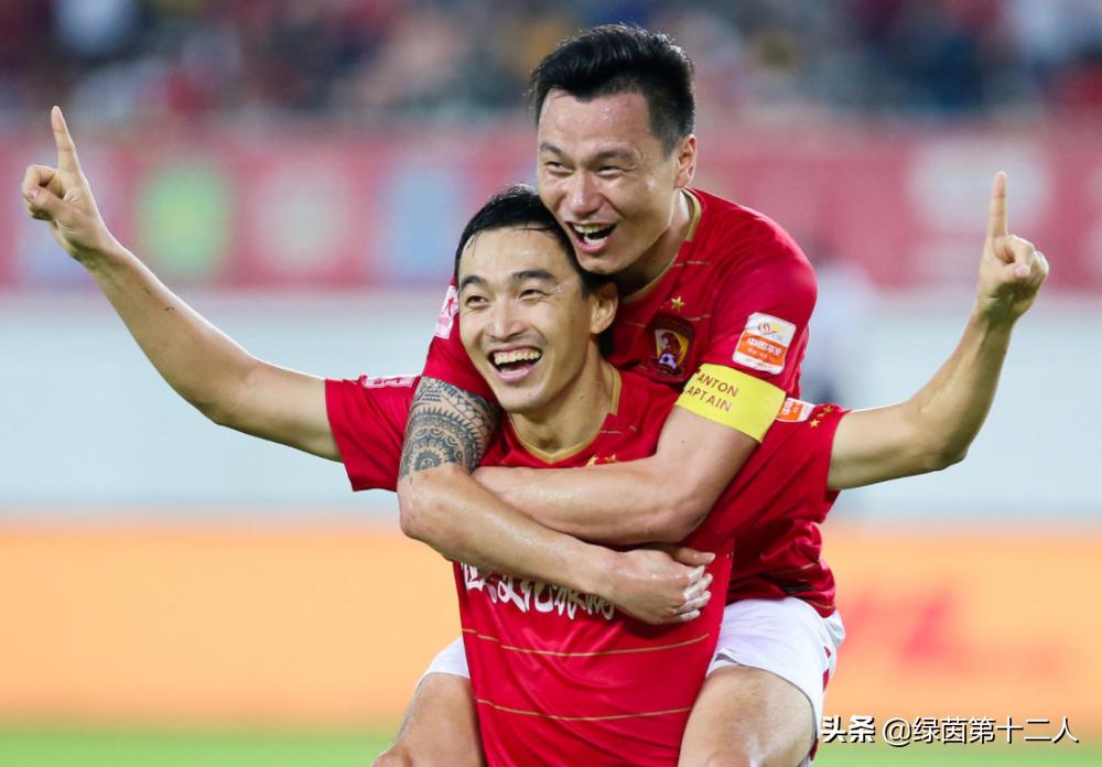 老国脚把中华带到比赛场？当事人高情商回应，球迷：干得漂亮