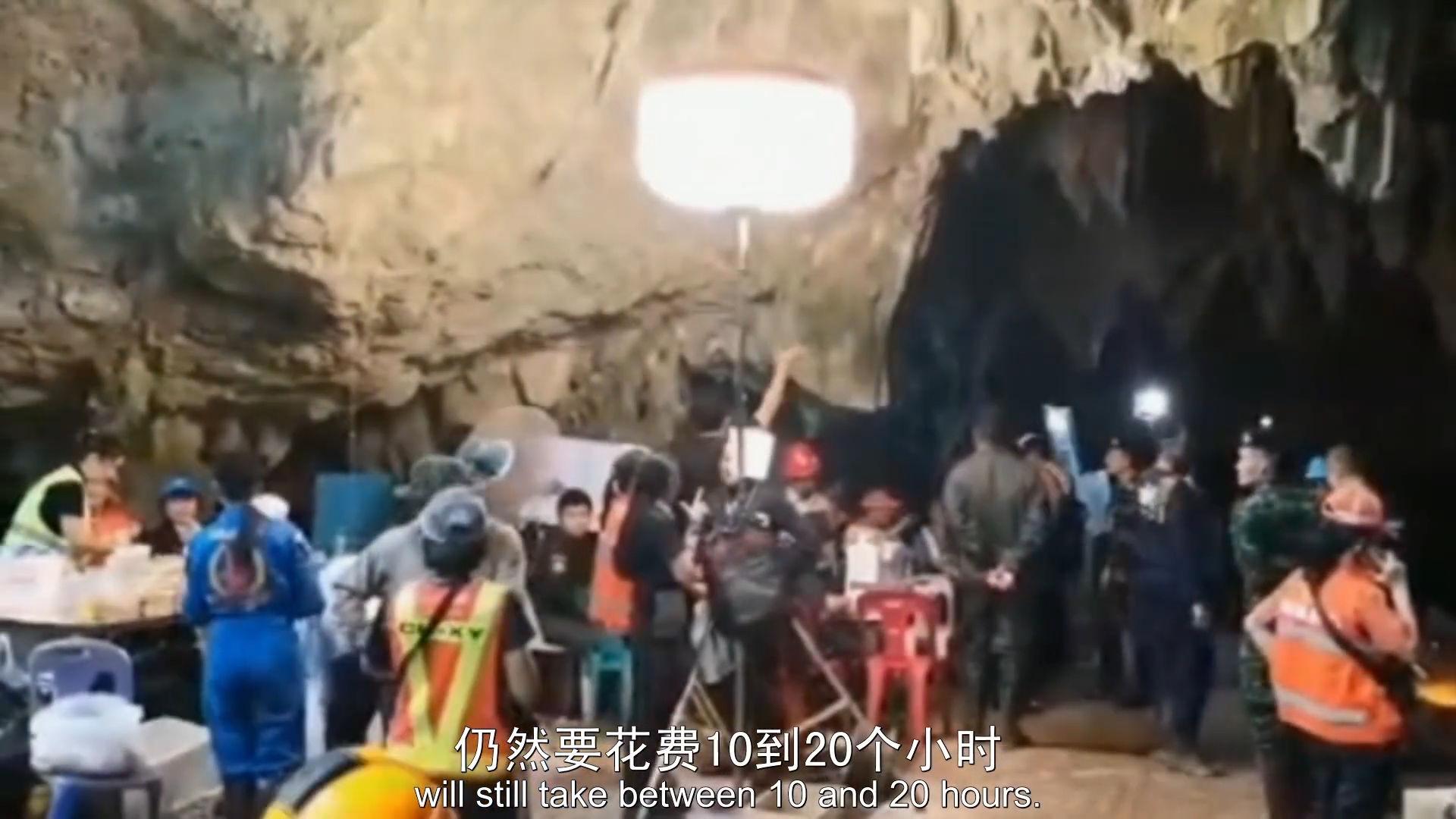 泰国18人球员困在洞穴事件全过程,泰国洞穴救援教练去世