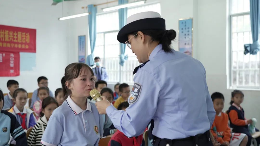 学习宣传贯彻*党**的二十大精神｜助力乡村振兴南宁公安在行动