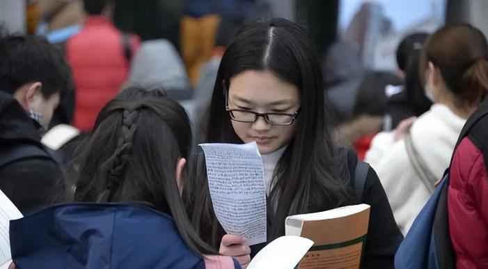 专硕跟学硕相比哪个更容易上岸,学硕和专硕的差距到底在哪