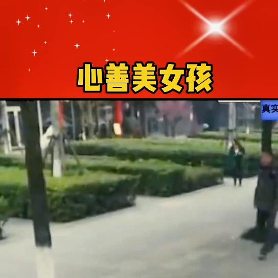 农民工手机丢失，街边求借想给家人报平安，女孩的做法让人...