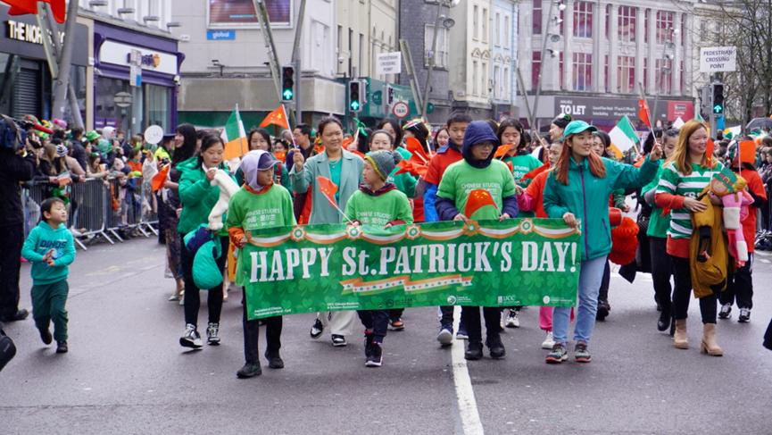 全球7亿人庆祝的“绿帽节”，节庆经济与文化认同的双赢典范