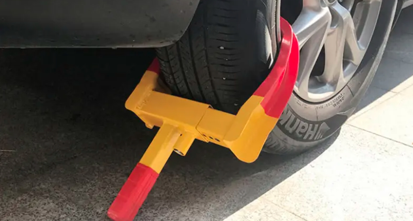 停车时被人恶意锁了轮胎咋办？有一个方法，只需二十分钟就能开走