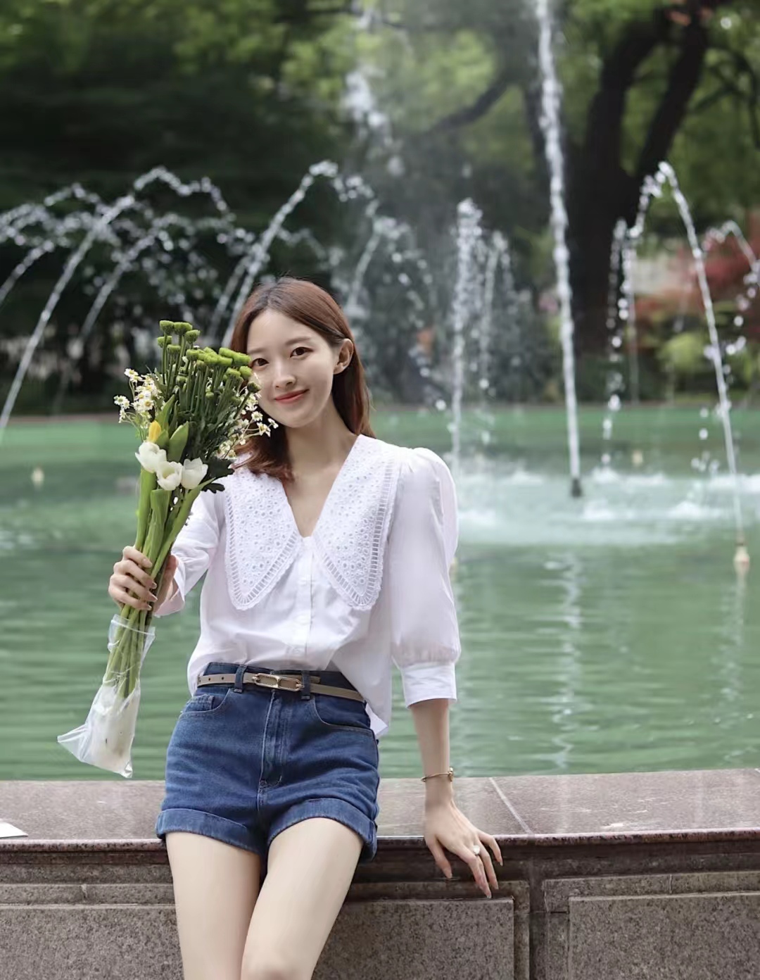 蓝色牛仔短裤女搭配,蓝色高腰牛仔铅笔裤