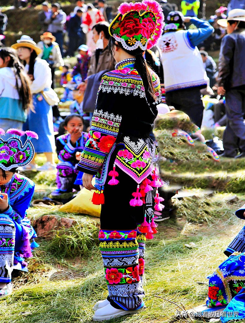千年彝装，一赛千年“世界最古老的乡村T台”