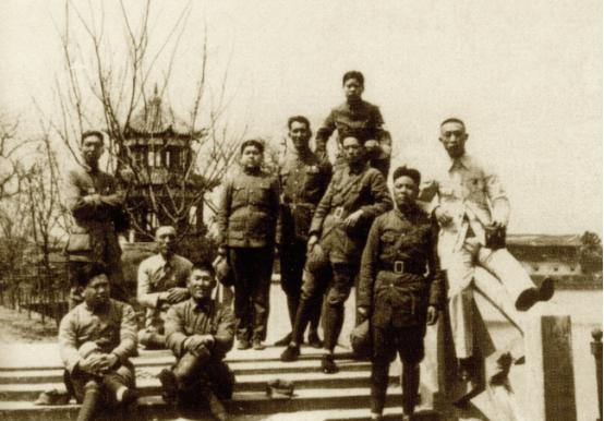 赖传珠去世时的排场有多大？1位总理2名元帅3个大将15名上将迎灵