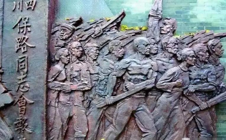 1955年，蒋介石指着十大元帅名单，对宋美龄苦笑：这个人太厉害了