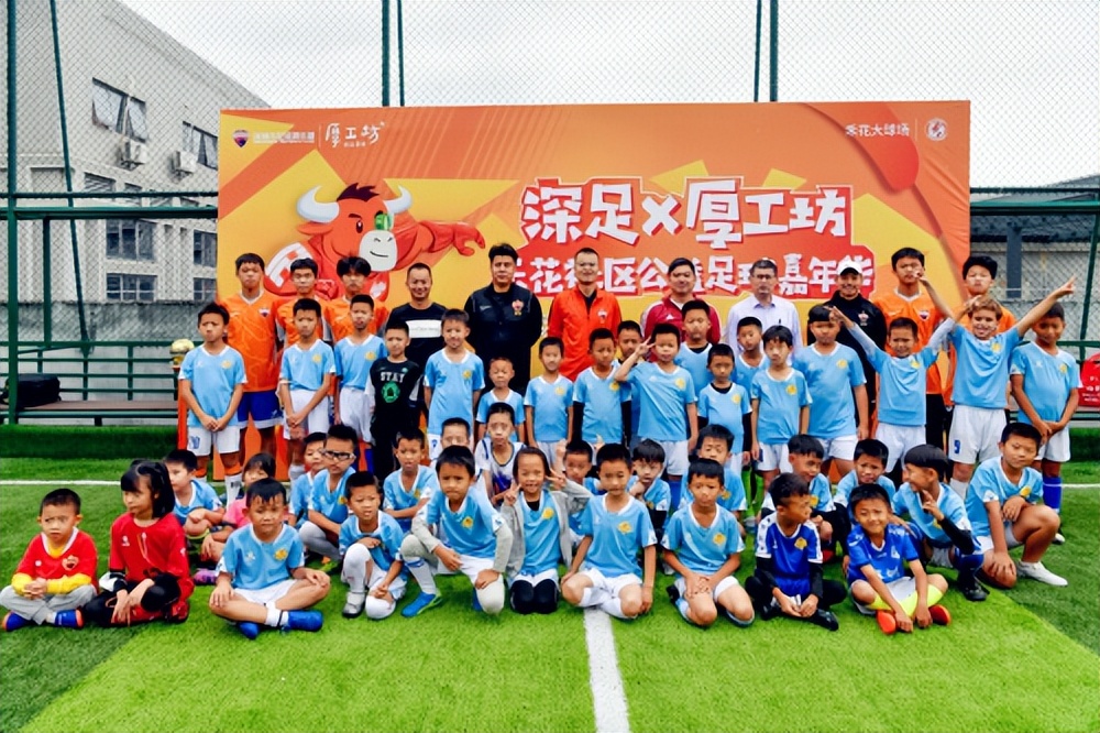 小区共用顶楼天台合法改造利用,楼顶被邻居打造成私人花园