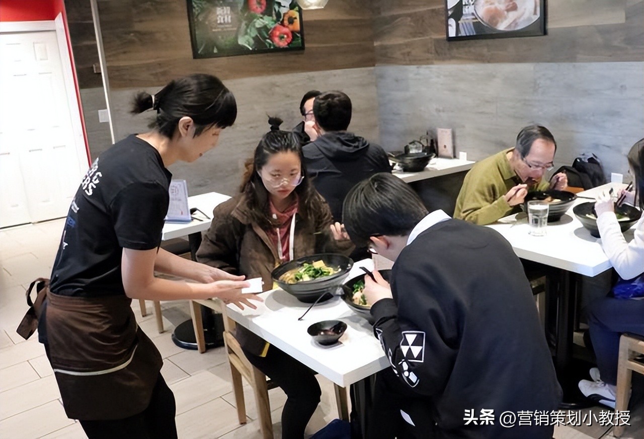 第104篇：麻辣烫店免费吃，为何还能赚钱？