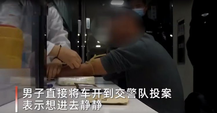 最奇葩的新闻看完不笑,奇葩新闻真实事件搞笑震惊