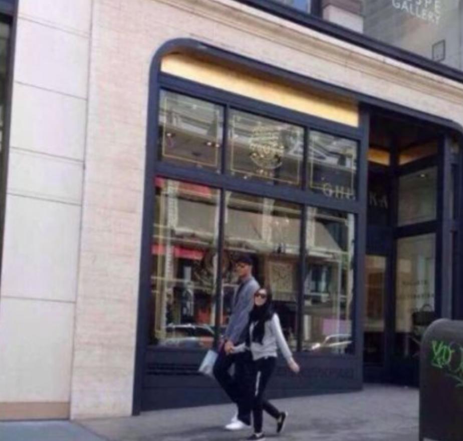 易建联生了几个孩子,易建联和荆灵近照