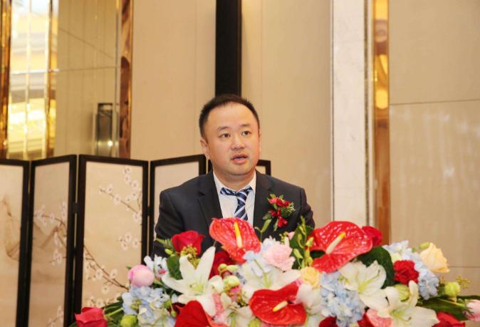 山东手套大王：疫情18个月赚130亿，减持股票套30亿，被股民骂翻