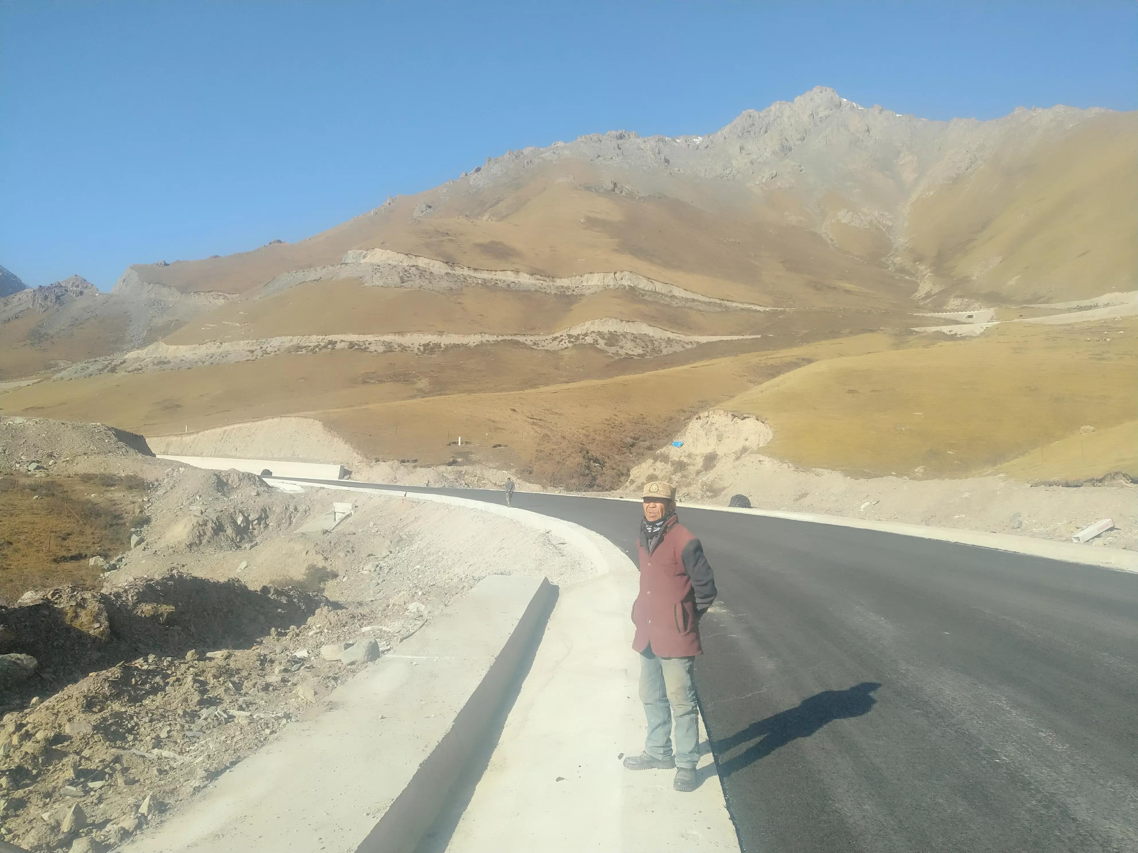 从甘肃翻越祁连山到青海,从肃北到青海沿途风景