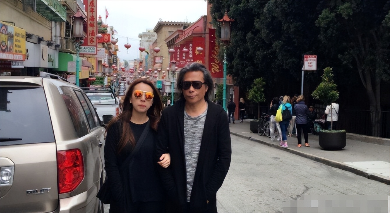 70岁香港摇滚教父夏韶声：情史胜过谢贤，与33岁女友只恋爱不结婚