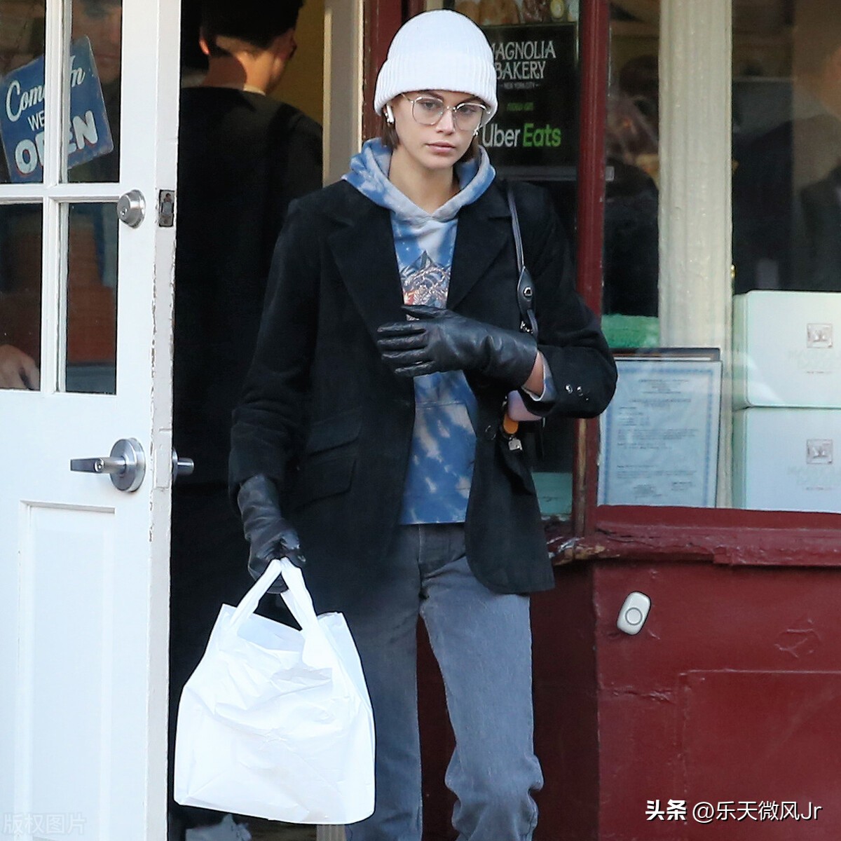 超in的早春西装穿搭合辑来啦,明星穿西装搭配运动鞋