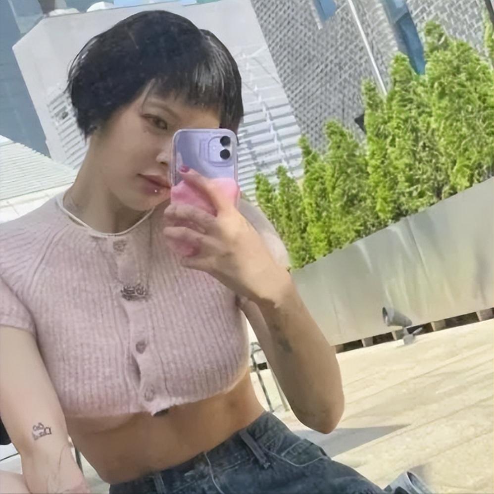 盘点韩国女明星最敢穿的衣服,韩国女星近期着装精选