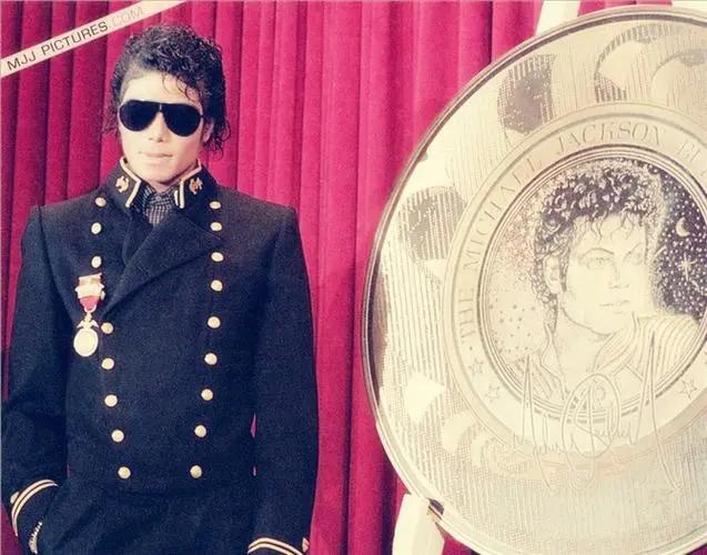 为什么叫迈克尔杰克逊流行乐之王,迈克尔杰克逊对美国歌坛影响多大