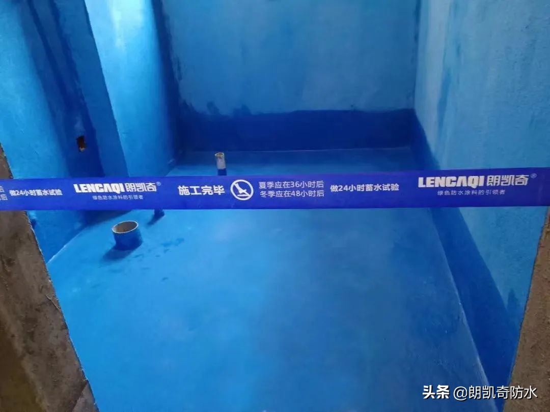 铺砖要不要打湿地面,铺砖要细砂还是粗砂