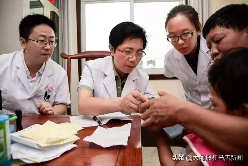 驻马店市首家银屑病规范化诊疗中心在第九九〇医院挂牌