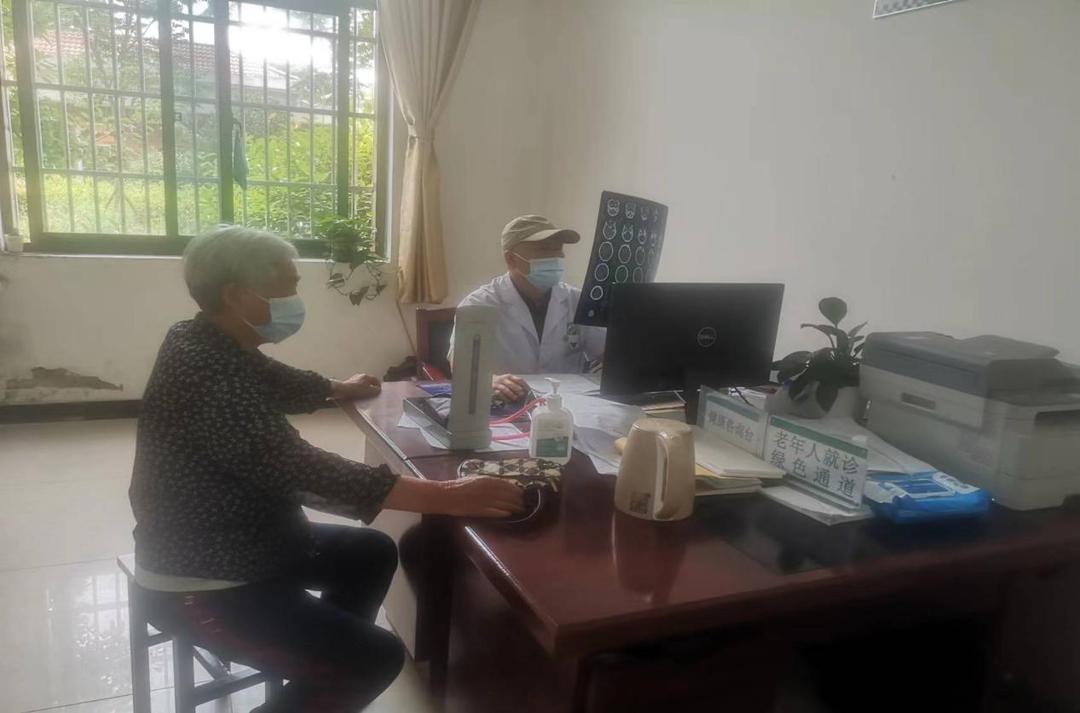 基层卫生监督员先进事迹,基层医生健康守门人