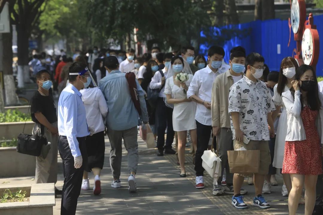 疫情时期的跑腿小哥,疫情期间北京的快递小哥