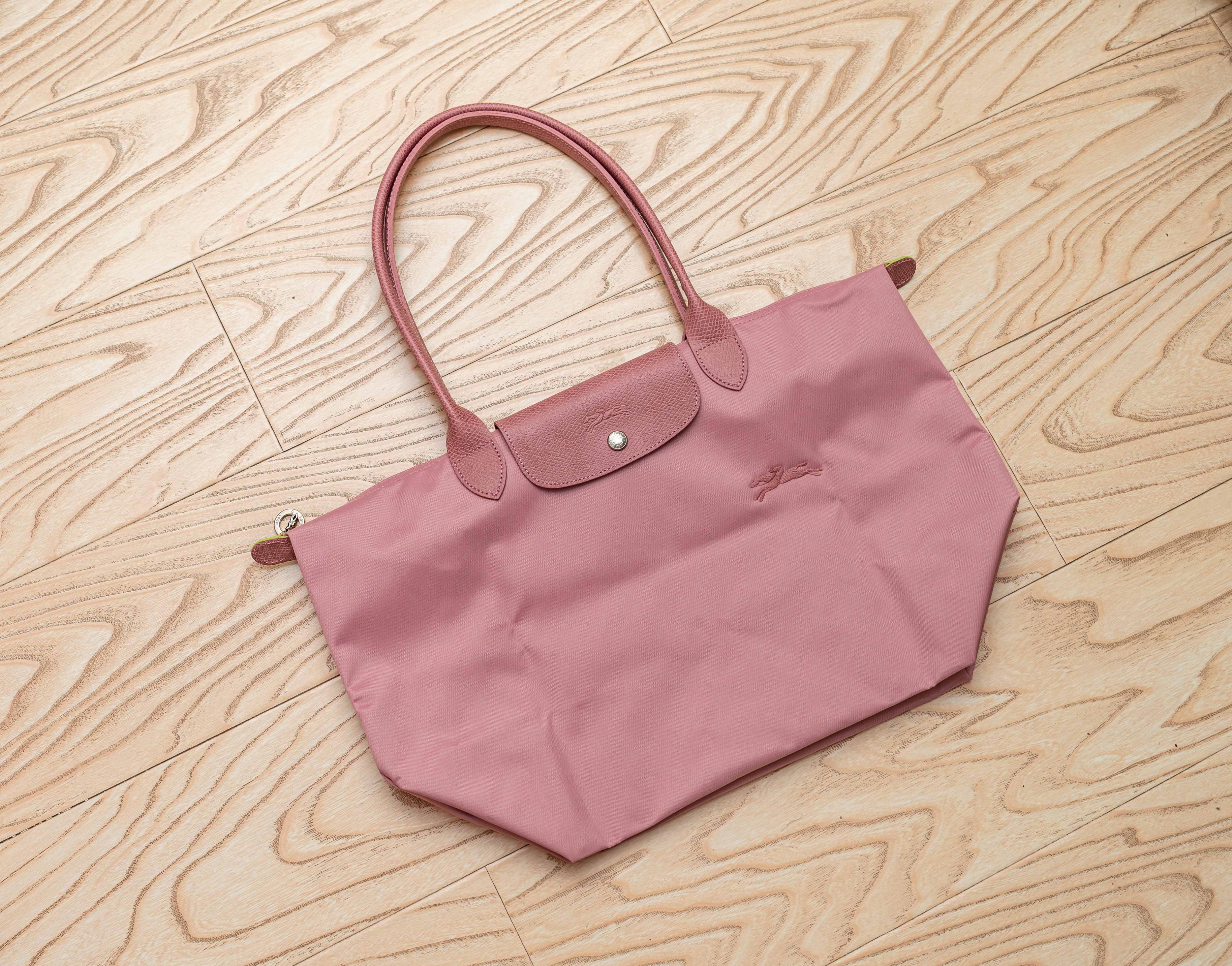 男人给女人买包女人怎么说,男人给女人买包包的含义