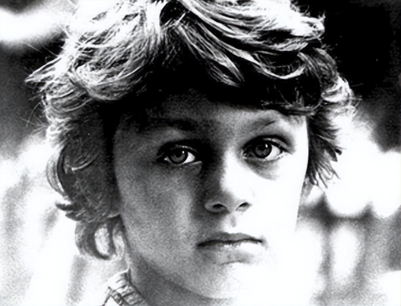 足球球星小时候与长大后对比,各足球明星的小时候