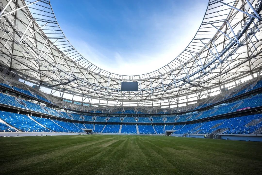 大连梭鱼湾专用足球场建筑视频,大连梭鱼湾专业足球场设计