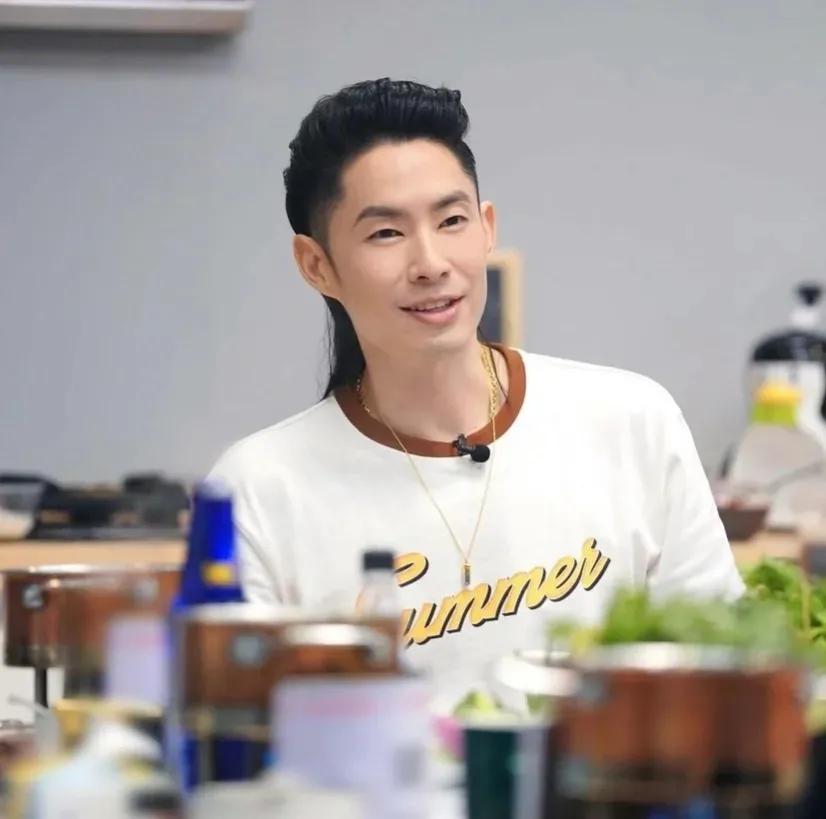 长发古装披发发型简单扎法,古装男头发少剪什么发型好看