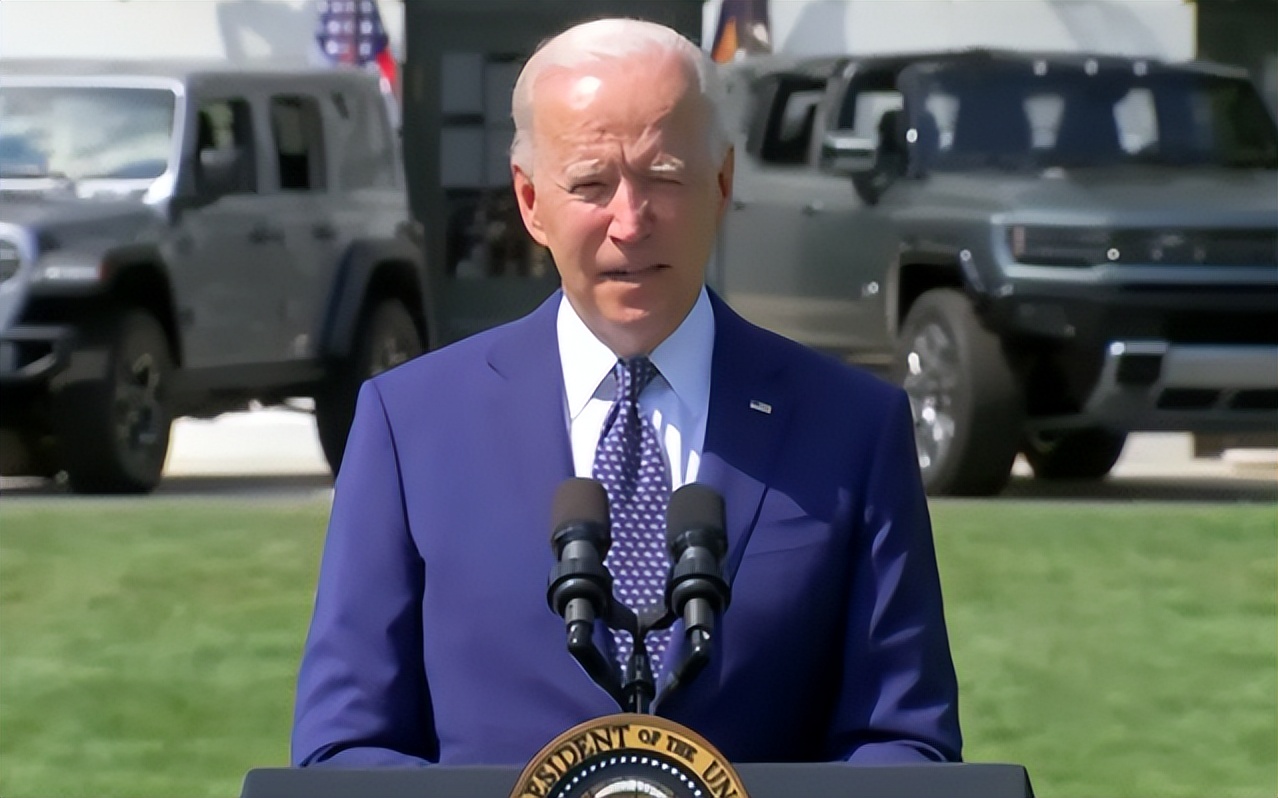 一罐奶粉难倒美国？纽约进入紧急状态，政府出动军机采购进口奶粉