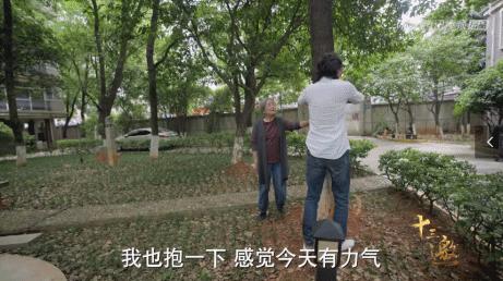 她只用了两个字，国产涨到9.5，没有一个好评是粉丝刷的