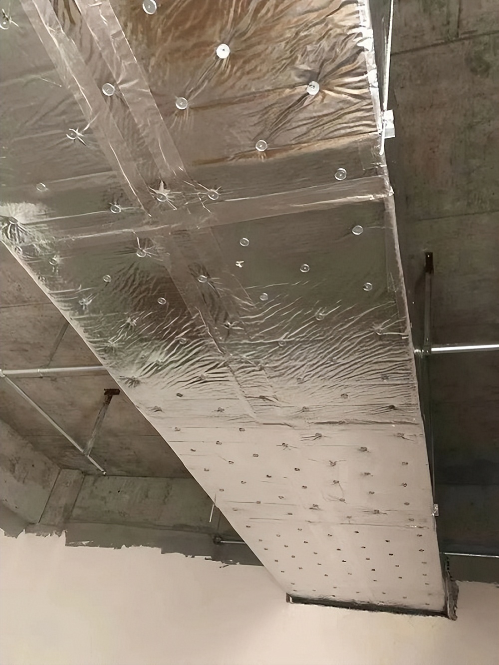 消防排烟焊钉,风管保温焊钉与粘钉的区别