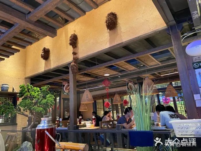 2023年最受年轻人追捧的餐饮品牌,受年轻人欢迎的餐饮品牌