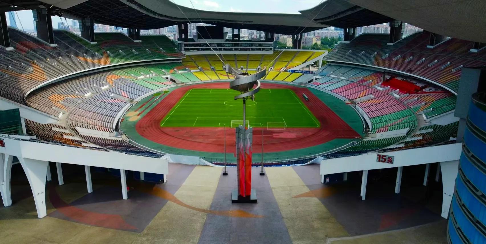 最大的体育场能容纳多少人,最新中国最大10座体育场