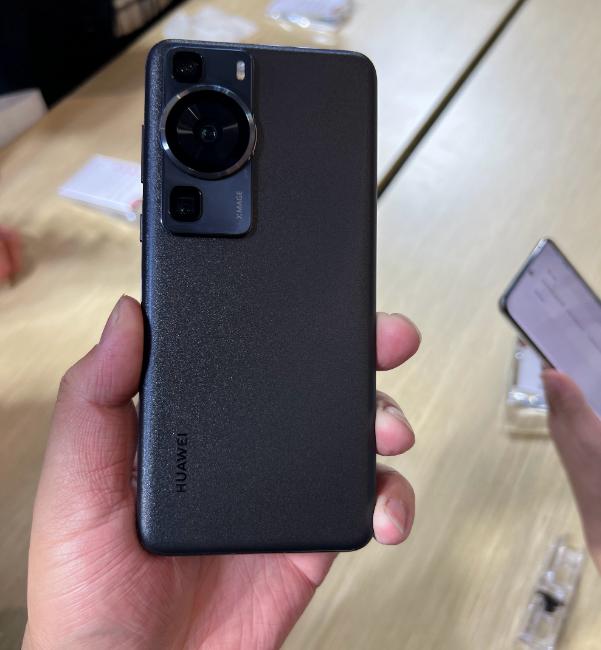 能和单反相机媲美的拍照手机,最好的拍照手机能和普通单反比吗