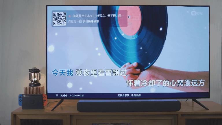 小米6oled55寸电视效果图,居家看电视氛围