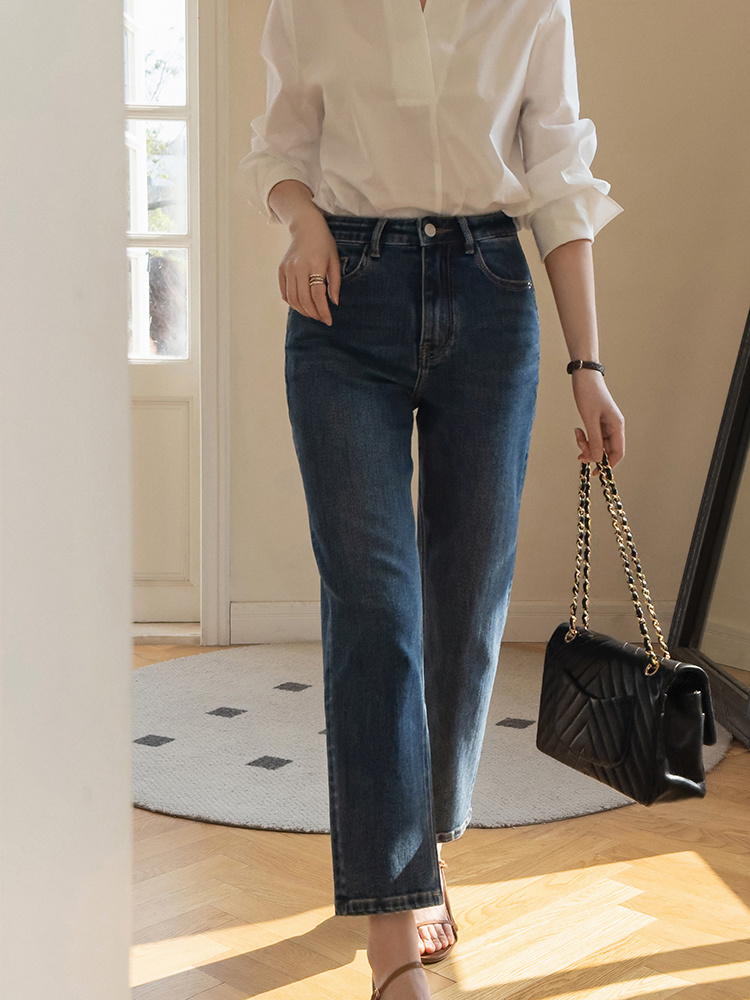 宽松牛仔裤搭配什么上衣春天,春天穿牛仔裤搭配什么衣服才好看