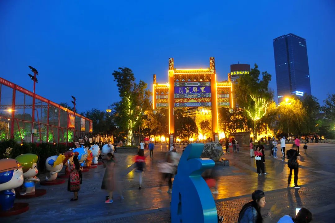 济南夜晚最美网红打卡地,济南周末好去处网红打卡点