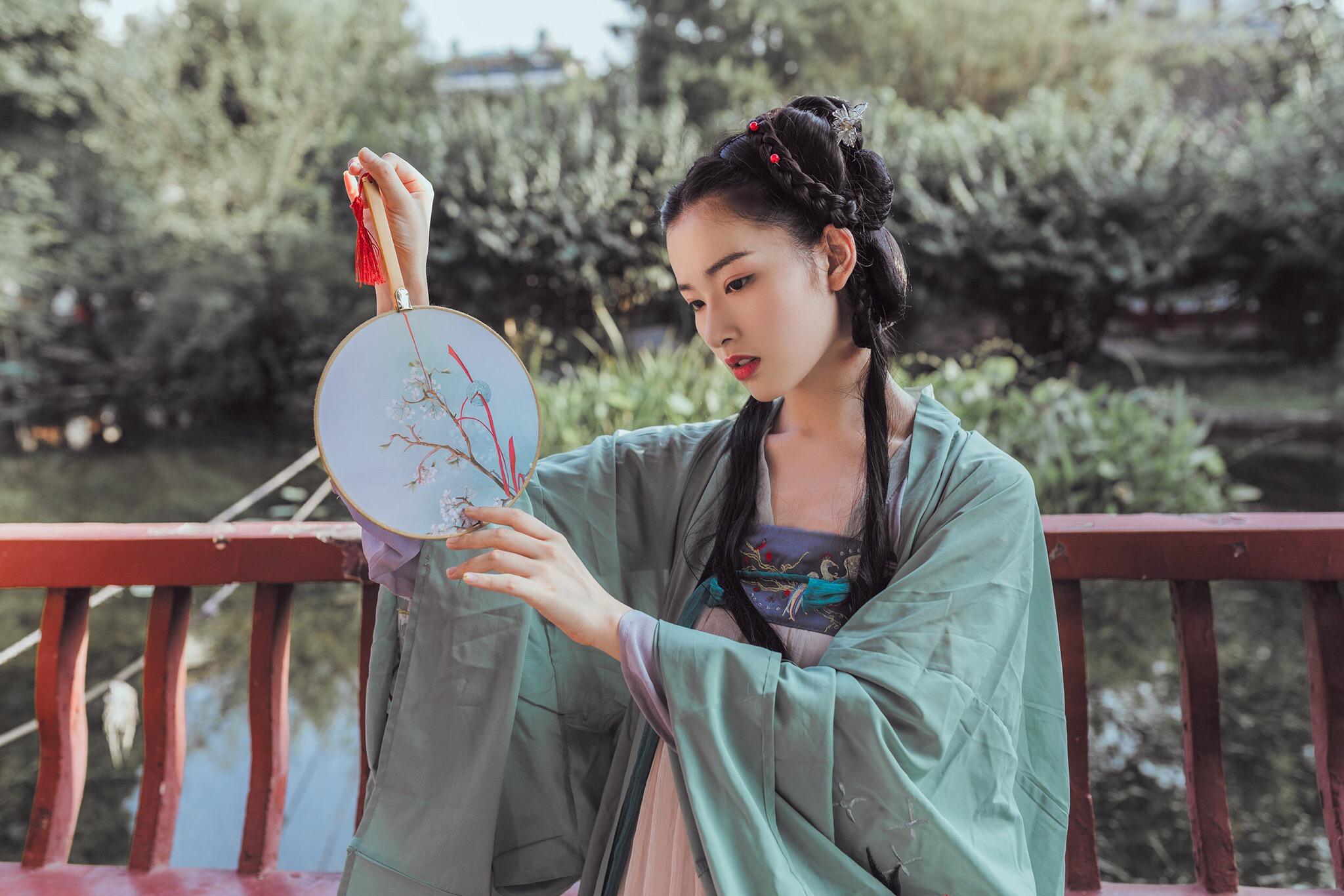 性格内向不爱说话有错吗文案,害羞腼腆内向不爱说话的小女生