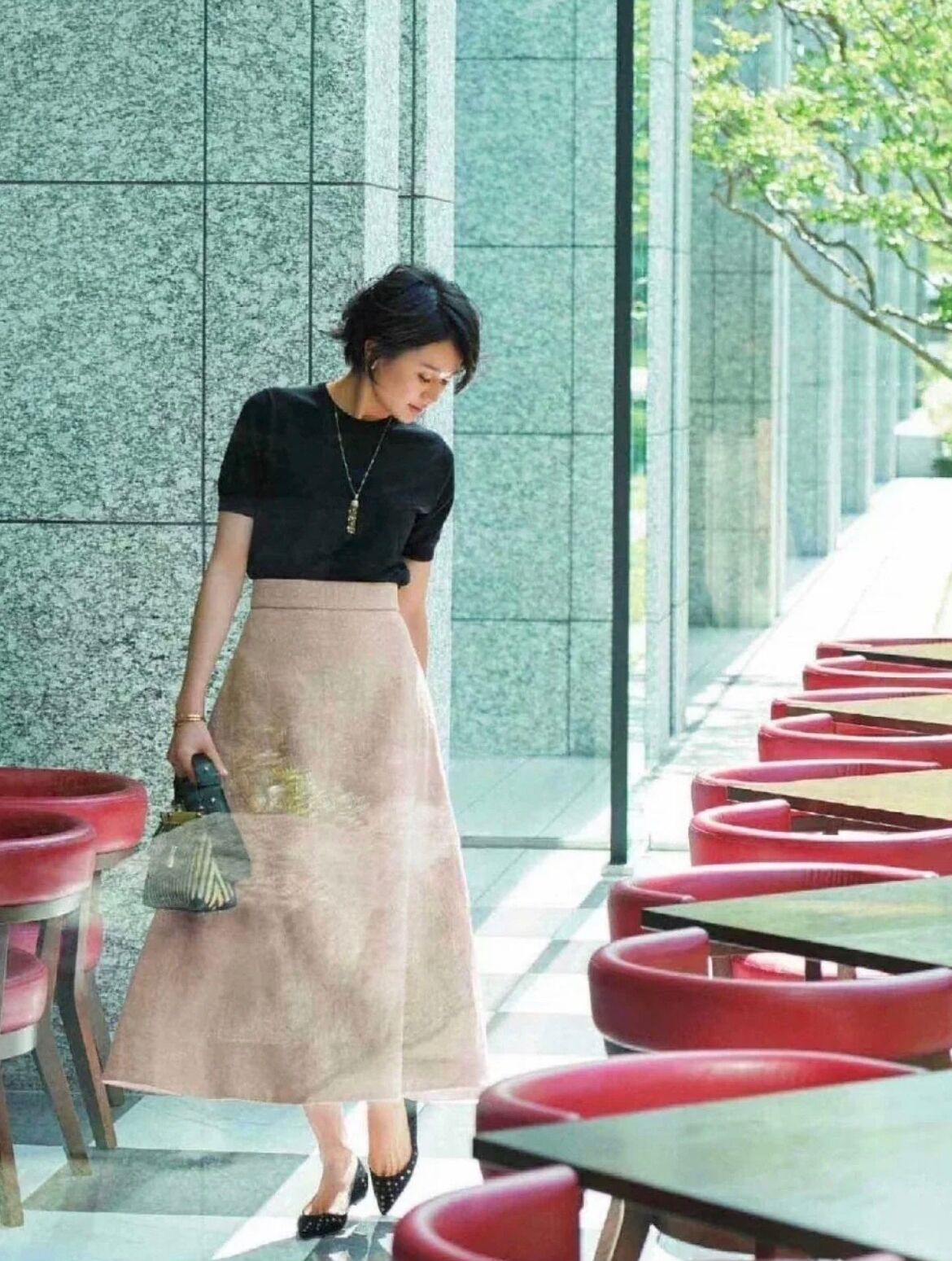 四五十岁女人，裙子尽量不穿包臀、不穿艳色，换成这些更优雅得体