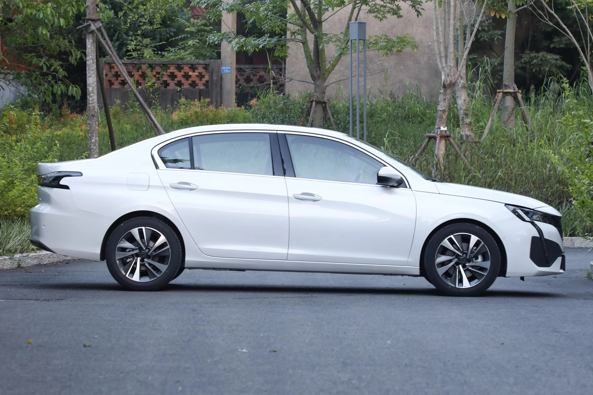 宽敞省油还运动10-15万家轿大推荐,12万买紧凑家轿这几款好开又省油