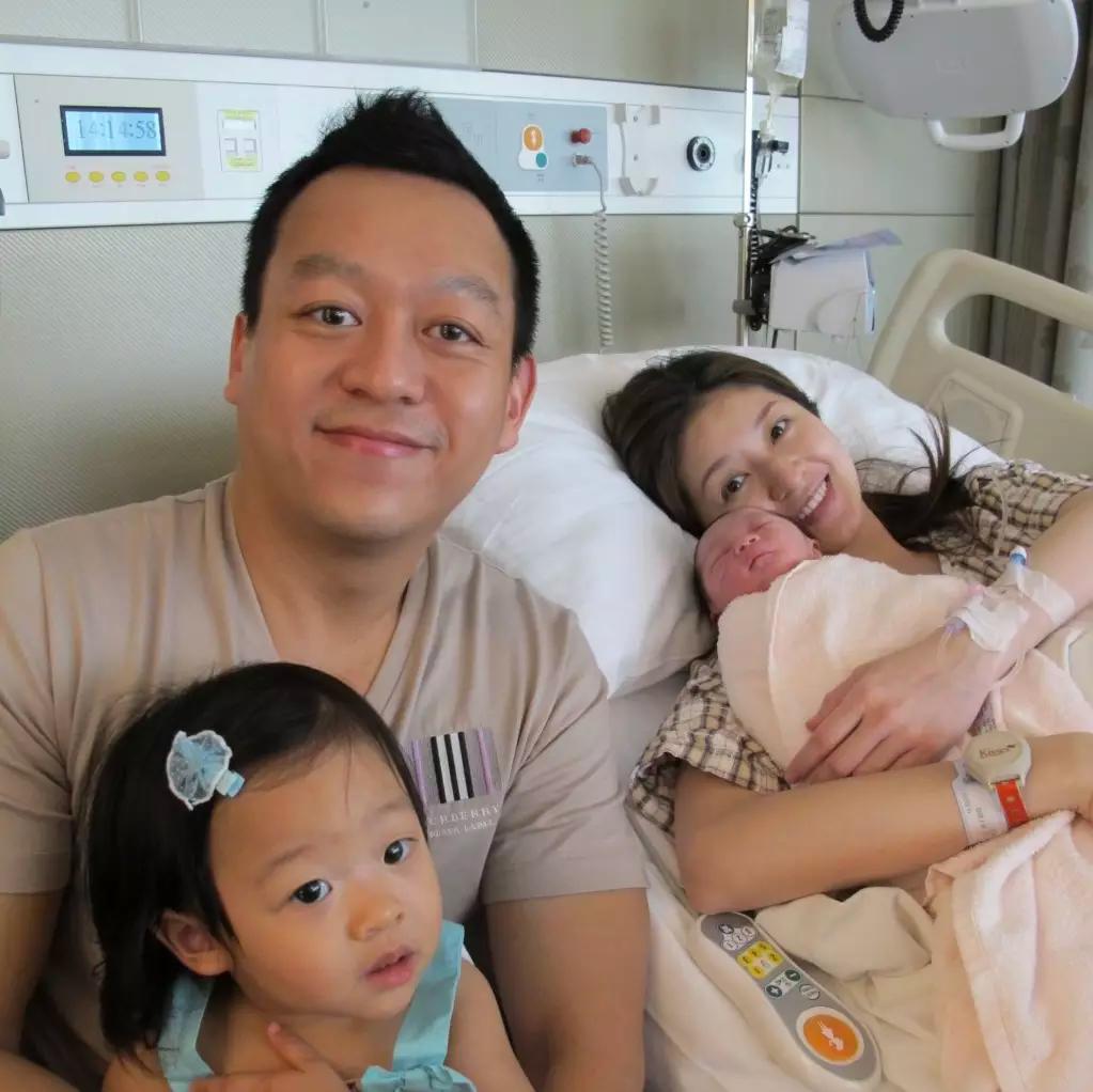 甜心港姐与富商丈夫结婚13周年！遭调侃父女恋，被曝准备生第四胎