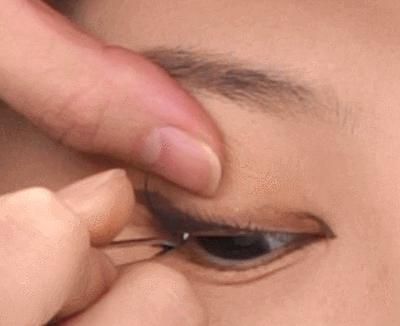 3ceovertake内双肿眼泡眼妆教程,自我美妆肿眼泡内双眼妆画法