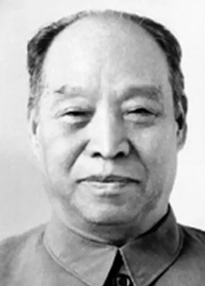 他曾担任*真彭**的秘书,1966年自杀