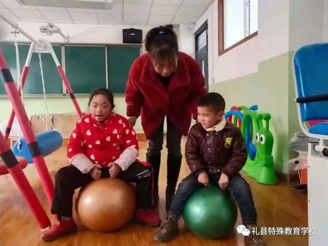 鐗规畩鏁欒偛瀛︽牎宸ヤ綔鍥炵湼,鐖卞績娴囩亴闈欏緟鑺卞紑