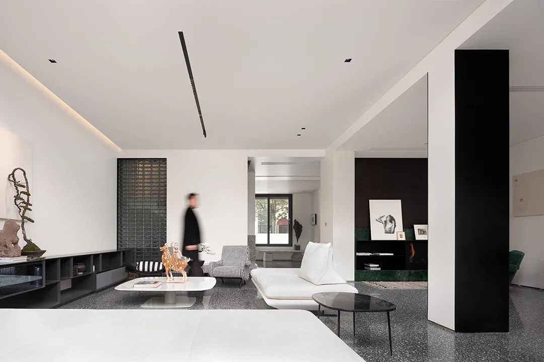 4个设计师设计办公台布局,设计师最佳农村房屋设计