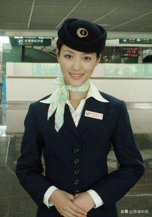 22岁空姐从2万米高空坠下奇迹生还,空姐下飞机后第一件事